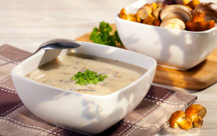 Вкусно и питательно: сырный суп с грибами