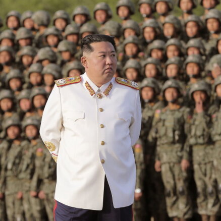 Ziemeļkoreja apstiprinājusi pirmo Covid-19 uzliesmojumu kopš pandēmijas sākuma