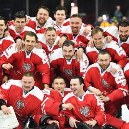 Polijas hokejisti atgriežas elites divīzijā; Lietuva noslīd grupu zemāk