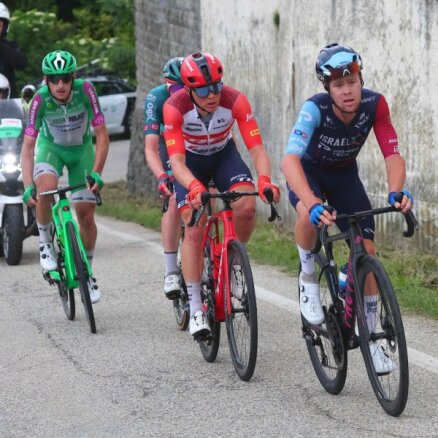 Apbrīnojamais Skujiņš atkal pārsteidz un iekļūst 'Giro d'Italia' posma sešiniekā