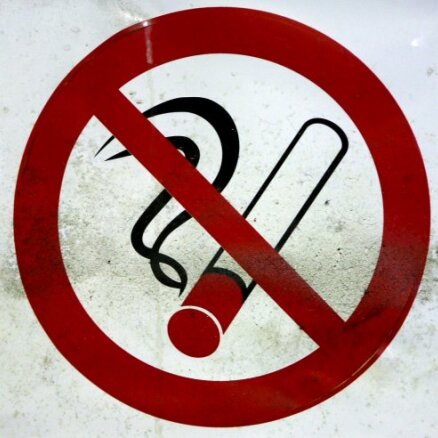 Ozolnieku novadā aizliedz smēķēt uz daudzdzīvokļu māju balkoniem
