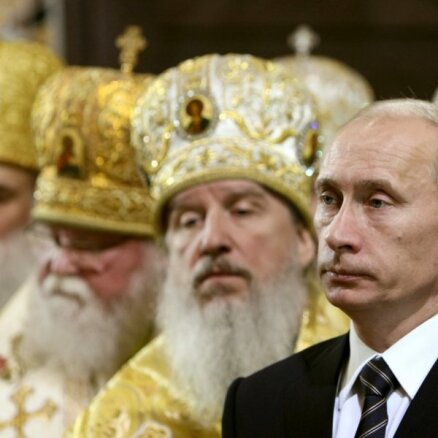 Putinam pietuvināto loks sācis savstarpēju karu, vēsta 'Bloomberg'