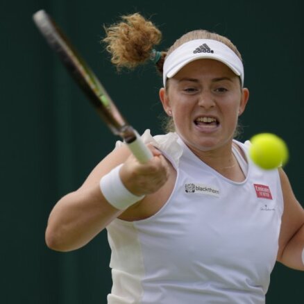 Ostapenko/Kičenoka sasniedz Vimbldonas tenisa čempionāta dubultspēļu astotdaļfinālu