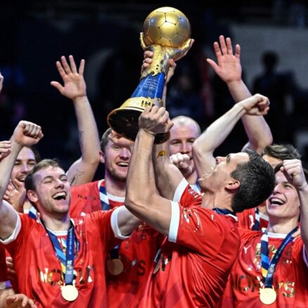 Dānijas handbolisti uzvar trešajā pasaules čempionātā pēc kārtas