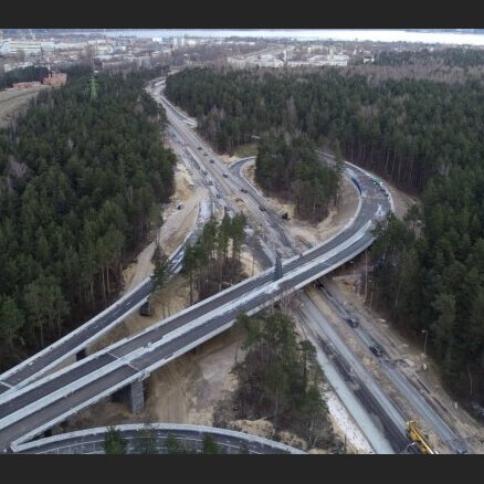 Sarkandaugavas tilta pār dzelzceļu būvniecība sadārzinājusies par vienu miljonu eiro