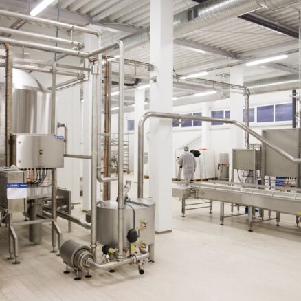 'Tukuma piens' par miljonu eiro plāno iegādāties graudainā biezpiena un fetas tipa siera ražošanas līnijas