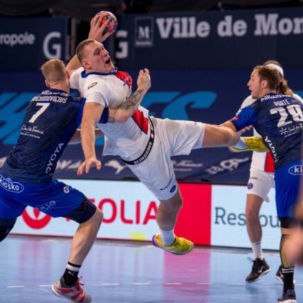 Mbapē vēro Krištopānu, PSG handbolisti uzvar EHF Čempionu līgas spēlē