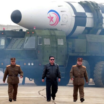 Kims Čenuns svin pirmo desmitgadi kā oficiāls Ziemeļkorejas līderis
