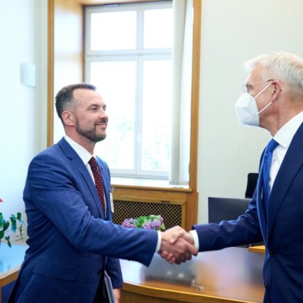 Kariņš atbalsta Eklonu iekšlietu ministra amatā