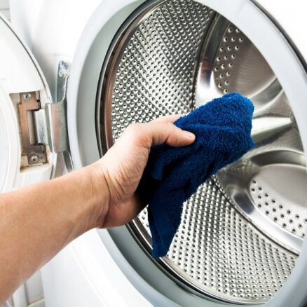 Ieteikumi, kā likvidēt nepatīkamo smaku veļas mašīnā