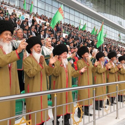Turkmenistānas iedzīvotāju skaits desmit gadu laikā sarucis uz pusi