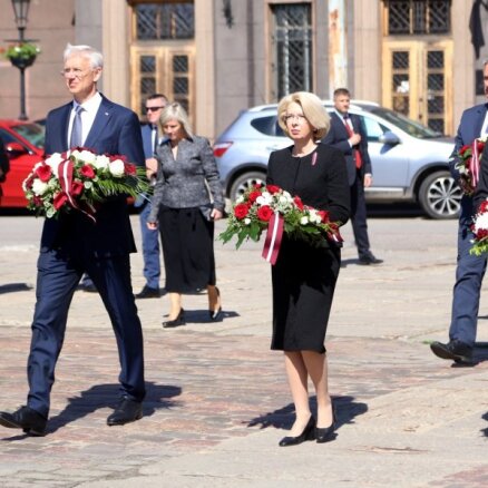Foto: Latvijā piemin komunistiskā genocīda upurus
