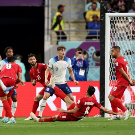 Сборная Англии преклонила колено и начала ЧМ с разгрома сборной Ирана