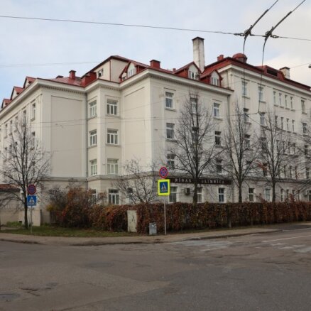 Rīgas 2. slimnīca sākusi nodarbināt ukraiņu mediķus; cer uz jaunas ēkas būvniecību