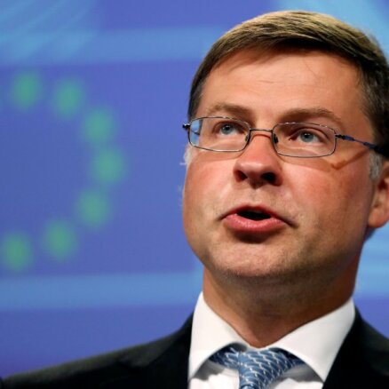 Dombrovskis: ES lielāko spiedienu uz Krieviju var izdarīt ar sankcijām, kuras skar finanšu sektoru