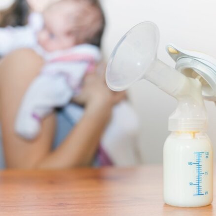 Dāvināt savu krūts pienu: kādi ir drošības apsvērumi abām pusēm