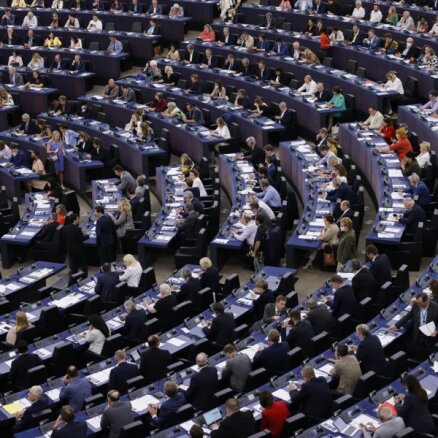 Eiropas Parlaments piekrīt Ukrainai aizdot vēl vienu miljardu eiro