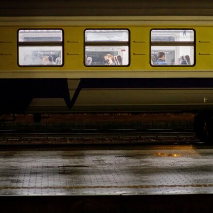 Ar Covid-19 inficējies pasažieris braucis vilciena maršrutā Rīga-Sloka