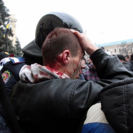 Харьков: противники Майдана захватили администрацию, 97 раненых (+фото)
