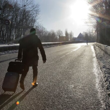Если в Латвии возникнут вооруженные беспорядки, 40% жителей готовы бежать