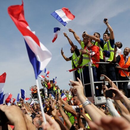 ФОТО: Сборная Франции вернулась домой — толпы людей встретили чемпионов