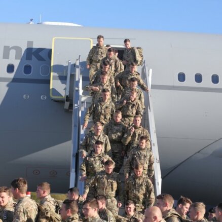 Vācijas kanclers atzīst nepieciešamību palielināt Baltijas valstīs izvietoto karavīru skaitu