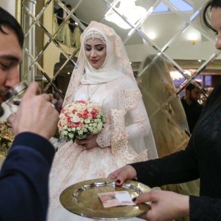 Ieroči un vientuļās līgavas: kā precas Čečenijā
