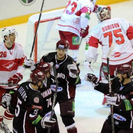 Rīgas 'Dinamo' rezultatīvā cīņā pieveic Maskavas 'Spartak' hokejistus