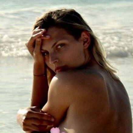 Foto: Modele Karlīna Caune pozē pilnīgi kaila