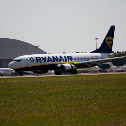 Лоукостер Ryanair сокращает маршруты из Вильнюса и Таллина. Какие планы у компании в Риге?