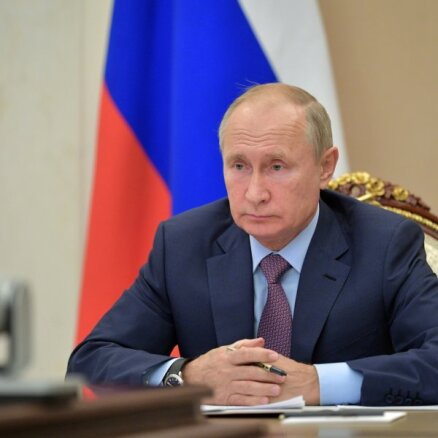Putins izsludina jau otrās Krievijas Covid-19 vakcīnas reģistrāciju