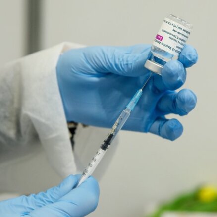 Medicīnas darbiniecei par fiktīvu vakcinēšanu pret Covid-19 rosināts piemērot nosacītu cietumsodu