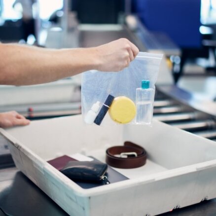 Oficiāli: Helsinku lidostā rokas bagāžā drīkst ienest divus litrus šķidruma