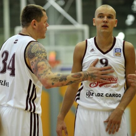 Zvaigznēm pastiprinātie 'Barons kvartāla' basketbolisti piekāpjas 'Jūrmala'/'Fēnikss' komandai