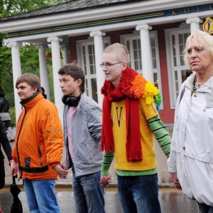 Rīgā noticis homoseksuāļu flešmobs