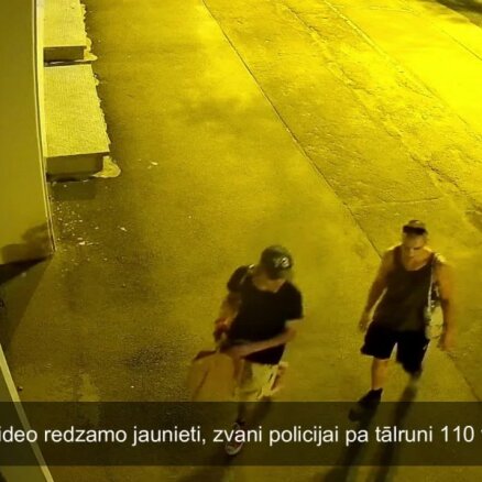 Video: Policija lūdz atpazīt Barona ielas vārtu apķēpātāju