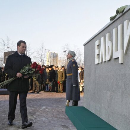 Медведев открыл в Екатеринбурге памятник  Ельцину
