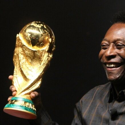 Leģendārais Pele 70 gadu vecumā kļūst par seškārtēju Brazīlijas čempionu futbolā