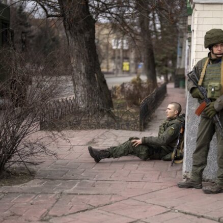 Foto: Ukraina stājas pretī Krievijas okupantu invāzijai – otrā diena