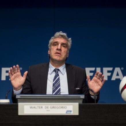 Blaters atlaiž FIFA preses sekretāru gaumīga jociņa dēļ