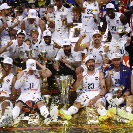 Madrides 'Real' basketbolisti spraigā galotnē izcīna Eirolīgas čempiontitulu