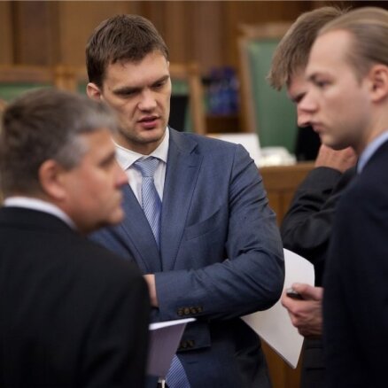 Saeima apstiprina komisiju sastāvu; tajās darbosies arī 'Olšteina sešinieks'