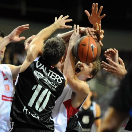 FOTO: 'VEF  Rīga' basketbolisti zaudē 'CEZ Nymburk'