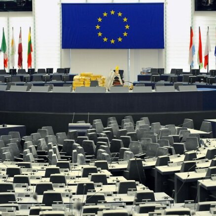 Eiroparlaments apstiprina ES budžetu 2012. gadam