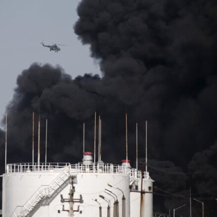 Krievijā Belgorodas apgabalā deg naftas bāze – vietvara vaino Ukrainu