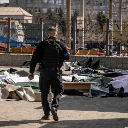 Karš izpletīsies ārpus Ukrainas, prognozē Arestovičs; valstī pilnībā sagrautas 39 slimnīcas