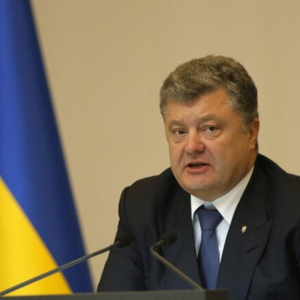 Порошенко не исключил введения на Украине военного положения