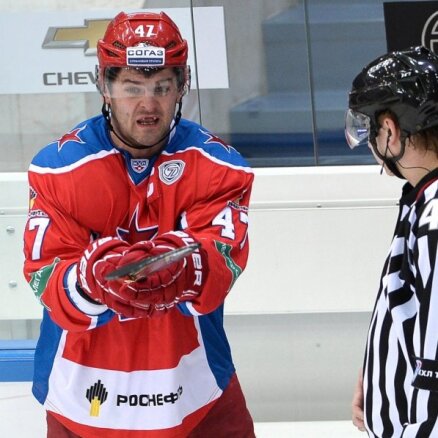 Video: Skandalozais Radulovs atkal izceļas KHL spēlē