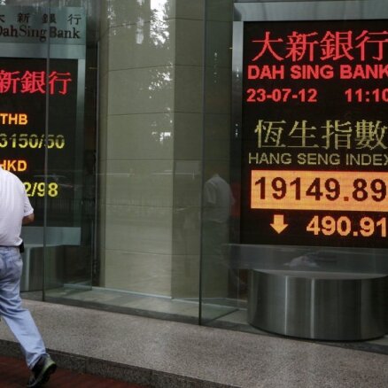 Ķīna piecās bankās iepludina 500 miljardus juaņu