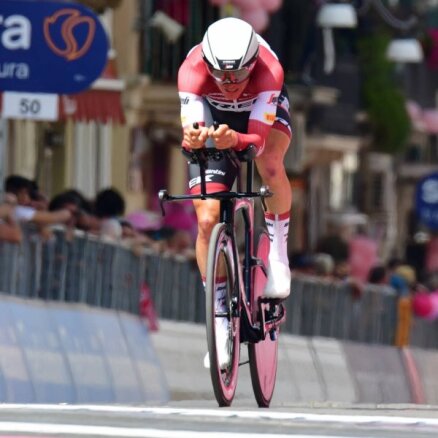 Skujiņš iekļūst pirmajā desmitniekā 'Giro d'Italia' posmā